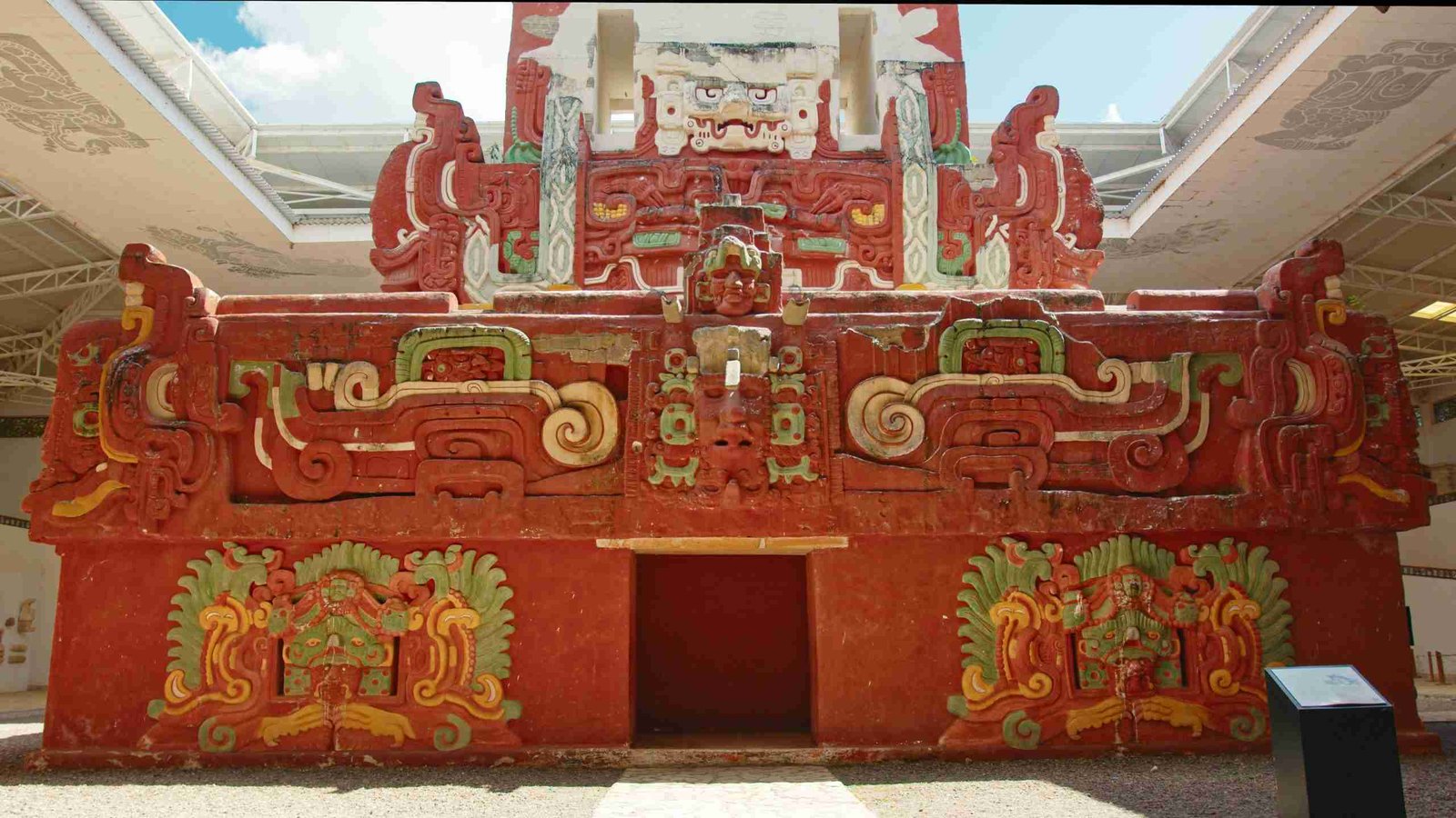 Réplica del Templo Rosalila, Museo de Escultura Maya de Copán Réplica del Templo Rosalila, Museo de Escultura Maya de Copán