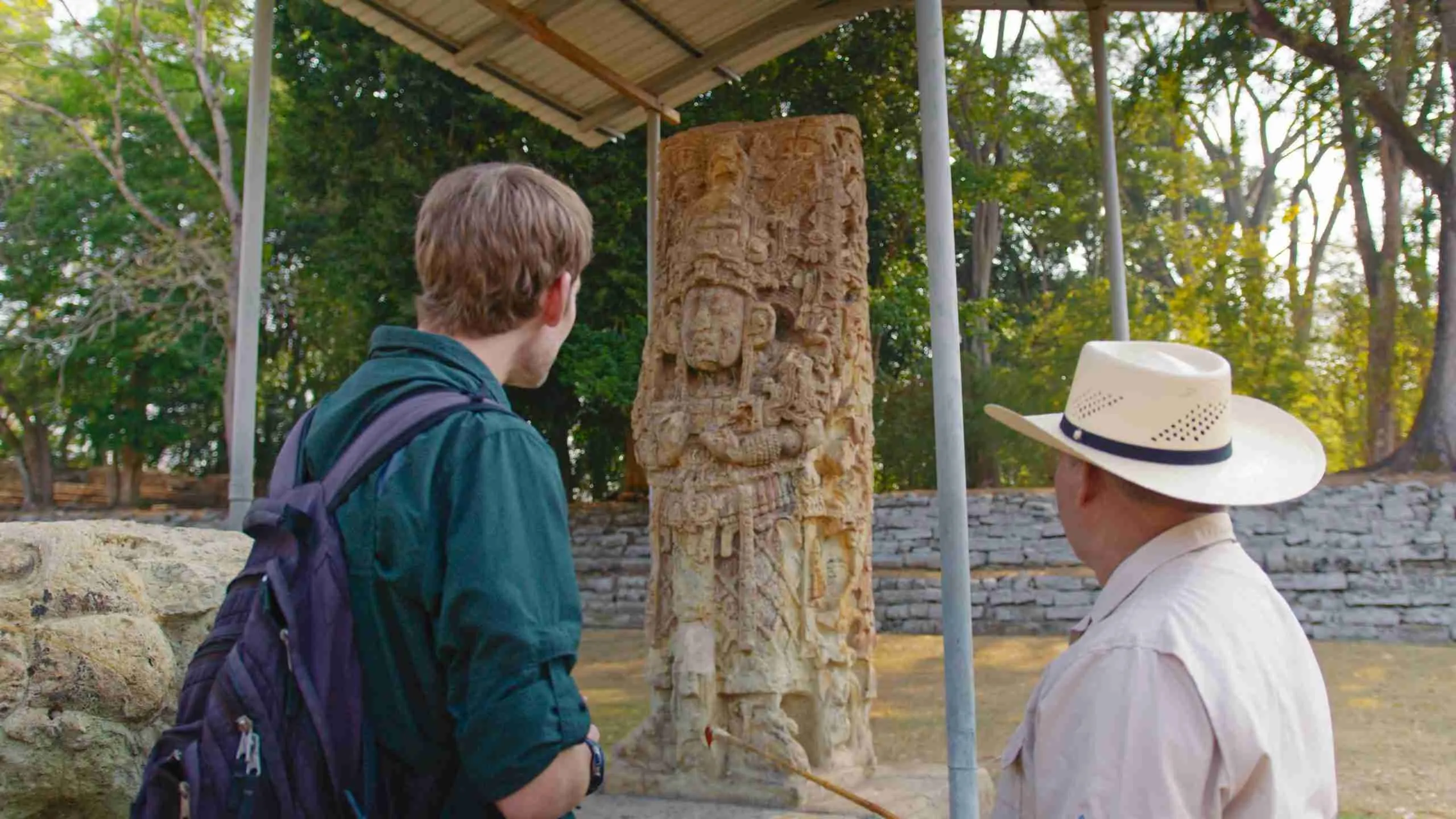 Turista y guía especializado en Sitio Maya de Copán